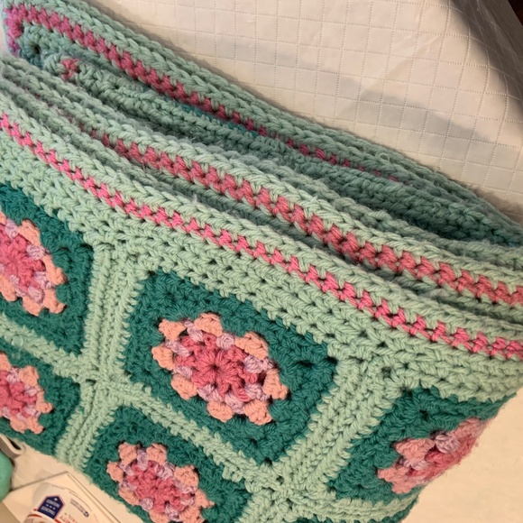 Vintage Handmade Crochet Granny Square Afghan Blanket Pink & Green 54"x45" - Picture 12 of 16